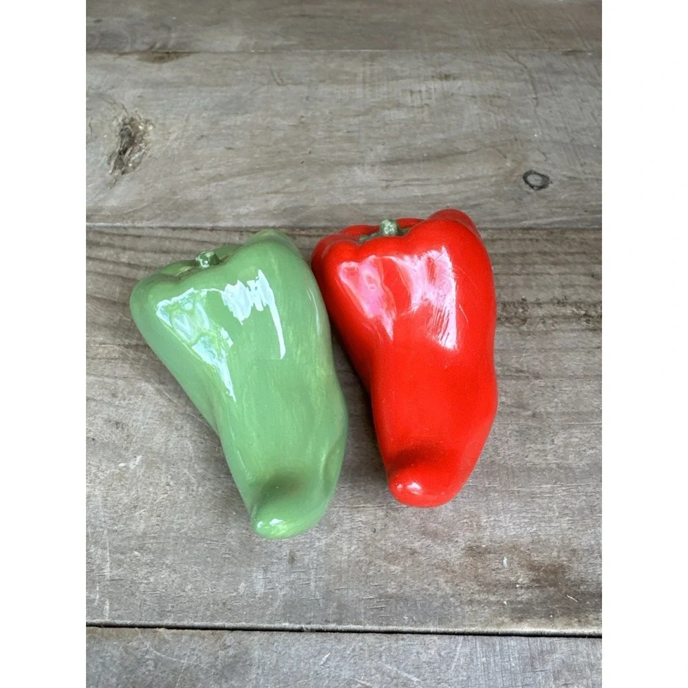 Vintage‎ Houston Harvest Red Green Pepper Salt & Pepper Shakers Ceramic